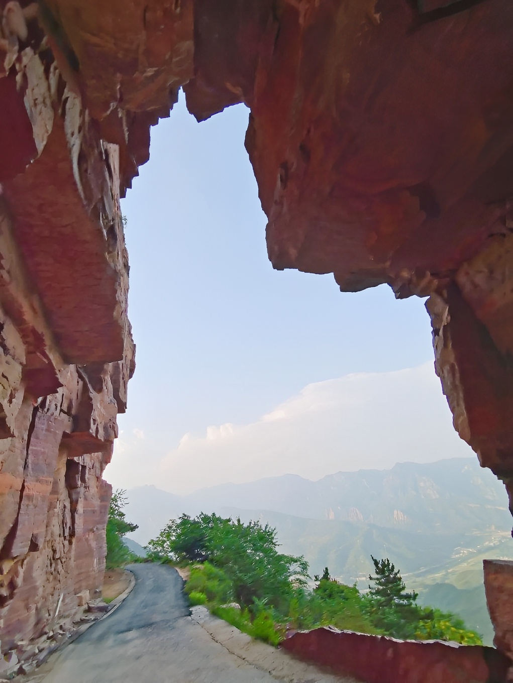 上腊古山村——百年未被发现,进入只能通过悬崖公路，避世山村！