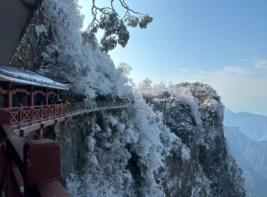 张家界天门山雾凇拍照