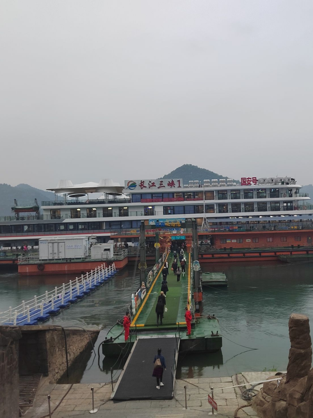 宜昌两坝一峡游船—长江上的“泰坦尼克号”