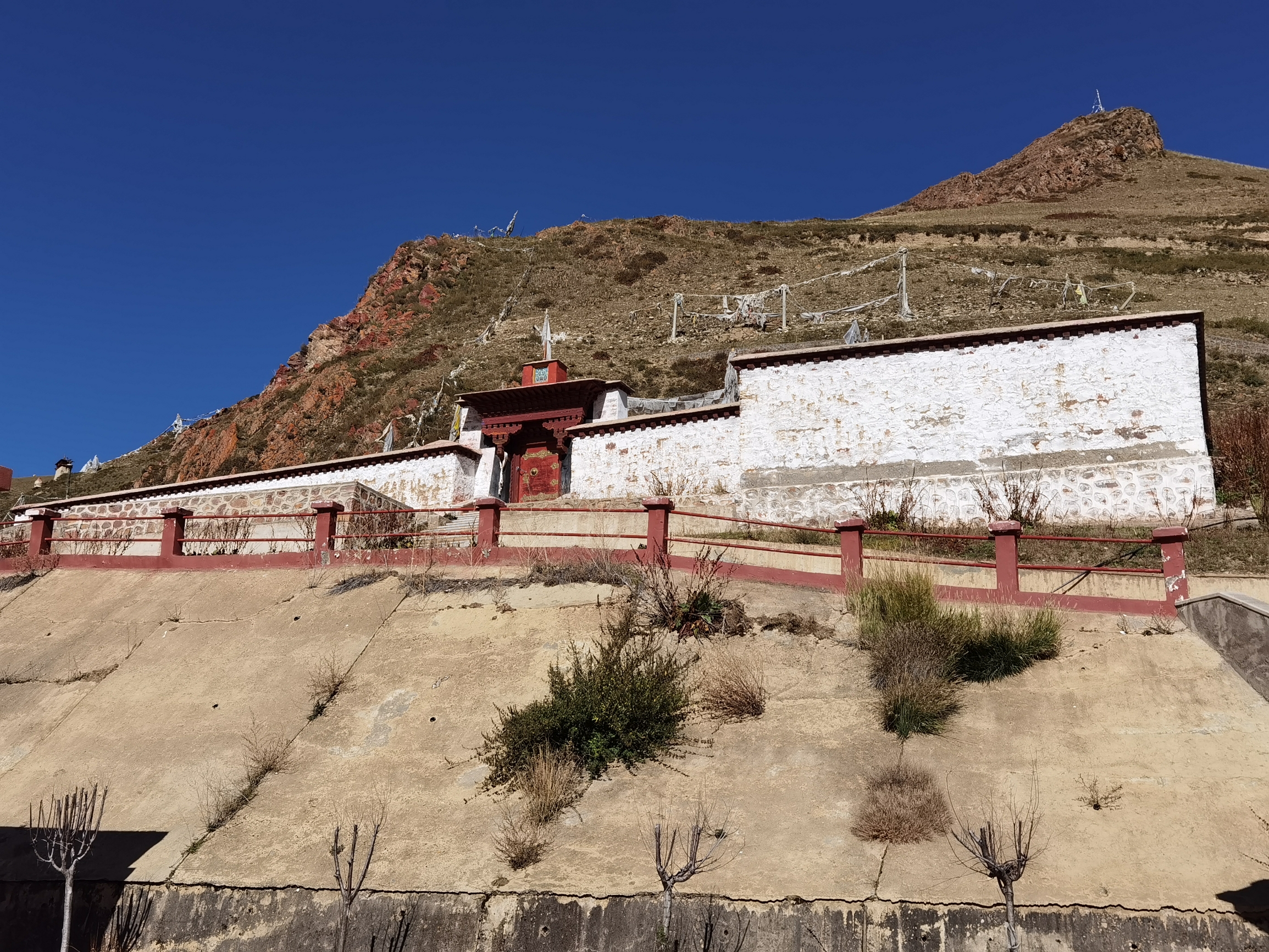 藏北比如的小众景点，达蒙骷髅墙天葬院