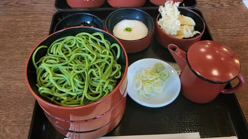 在日本旅游的一个意外发现，川越是东京圈的热门目的地，古镇的美食之一寿庵，主打的荞麦面，非常健康的，有