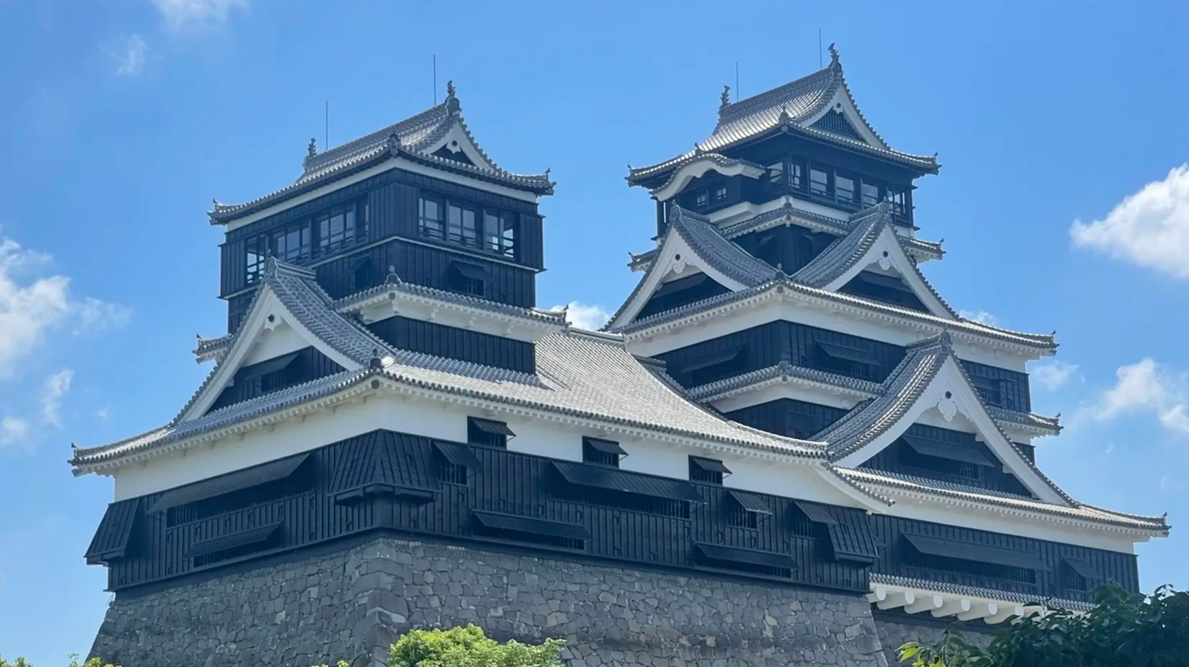 日本九州熊本县的阿苏山和熊本城