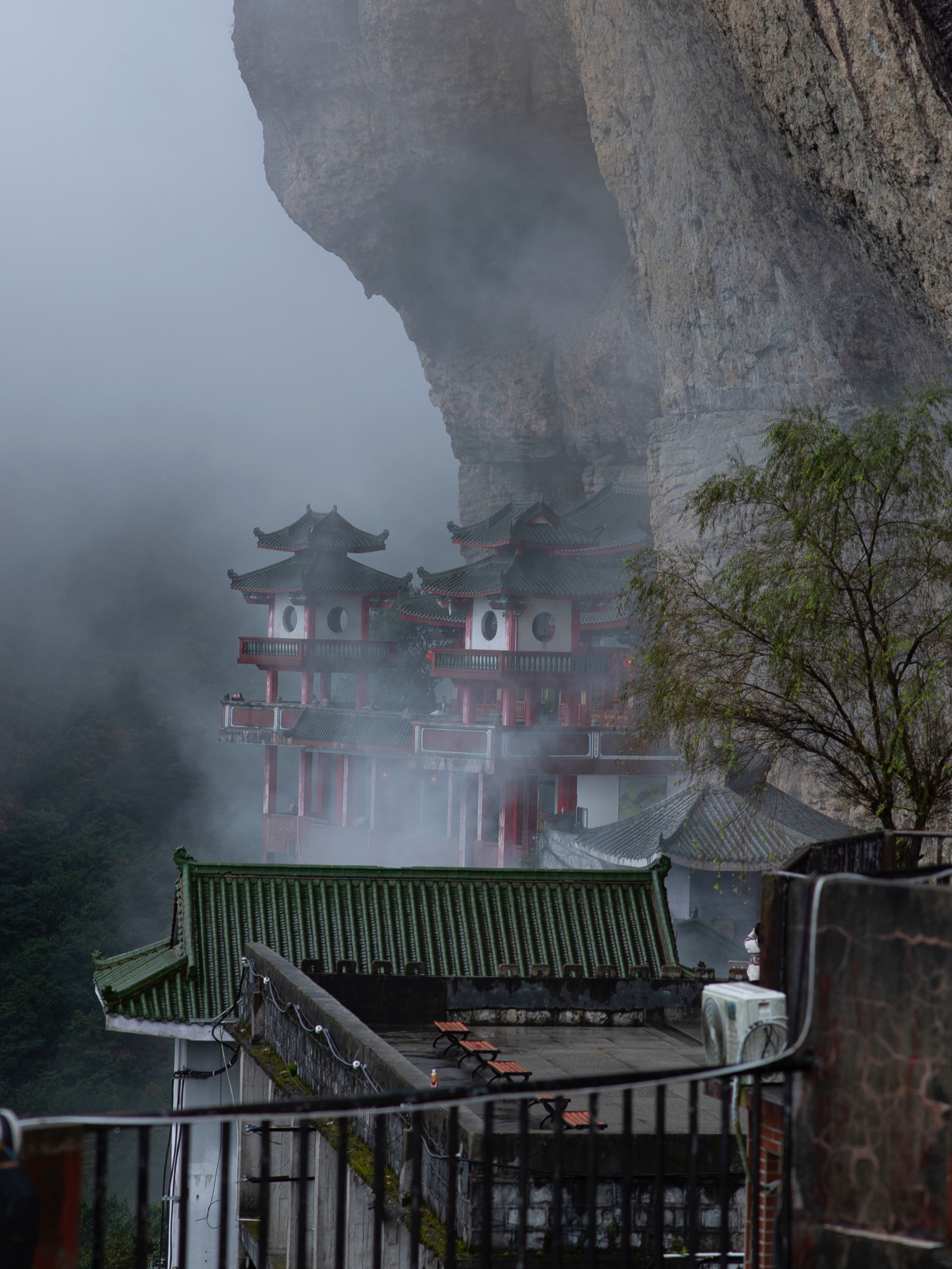 福建这里藏着一座唐朝悬空古寺