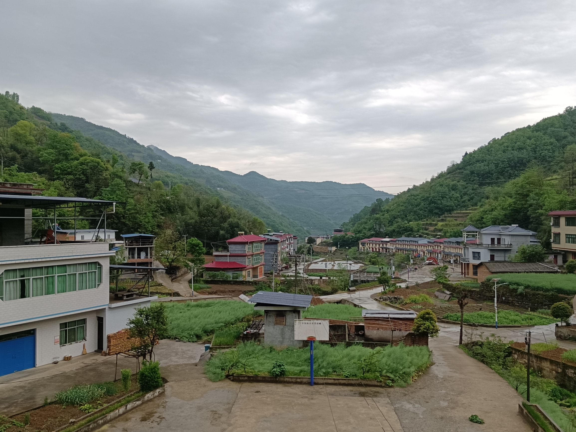 雨后美丽村庄