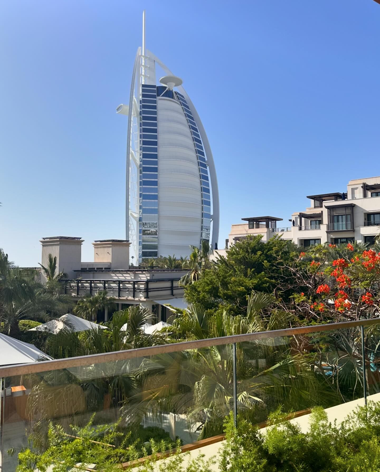 迪拜卓美亚古堡酒店：亚特阿拉伯风情的梦幻之旅，娱乐休闲的绝佳