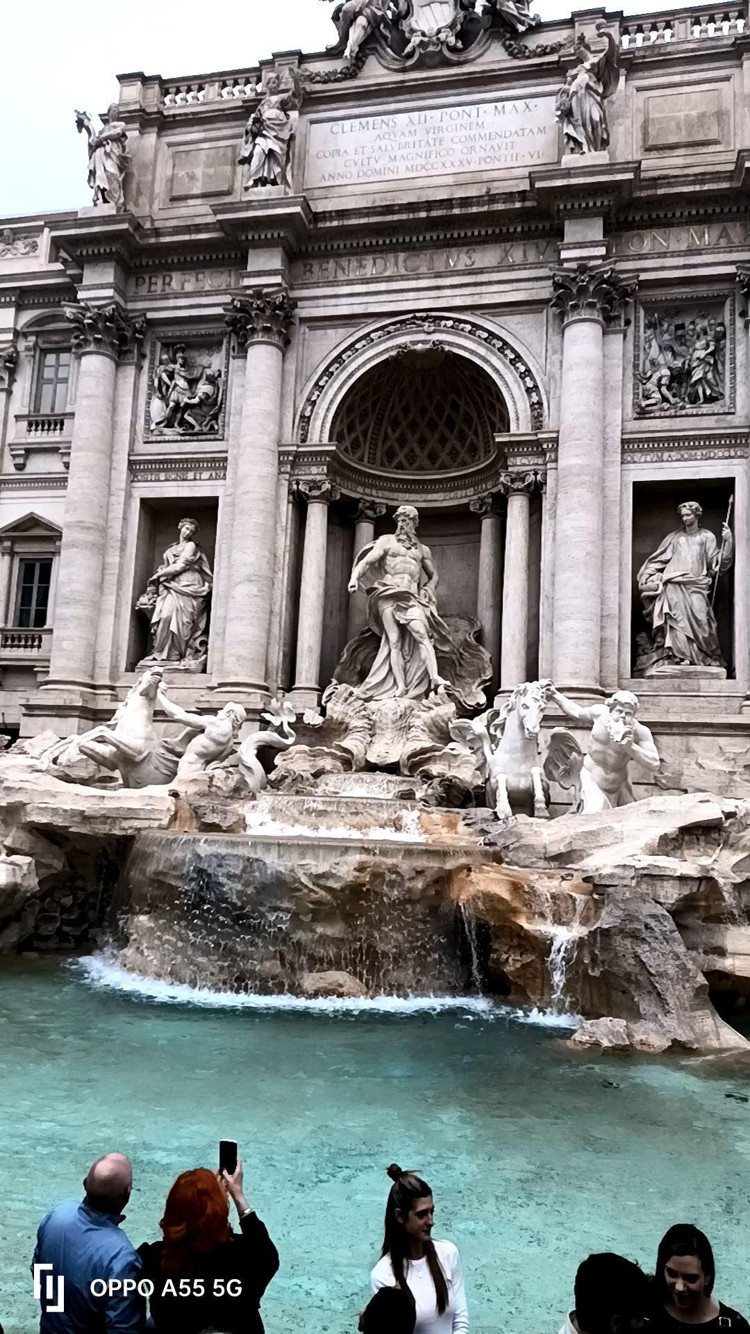 意大利罗马市内最大的喷泉 电影《罗马假日》风靡全球后更成为罗马最著名的喷泉。许愿喷泉是罗马最后一件巴