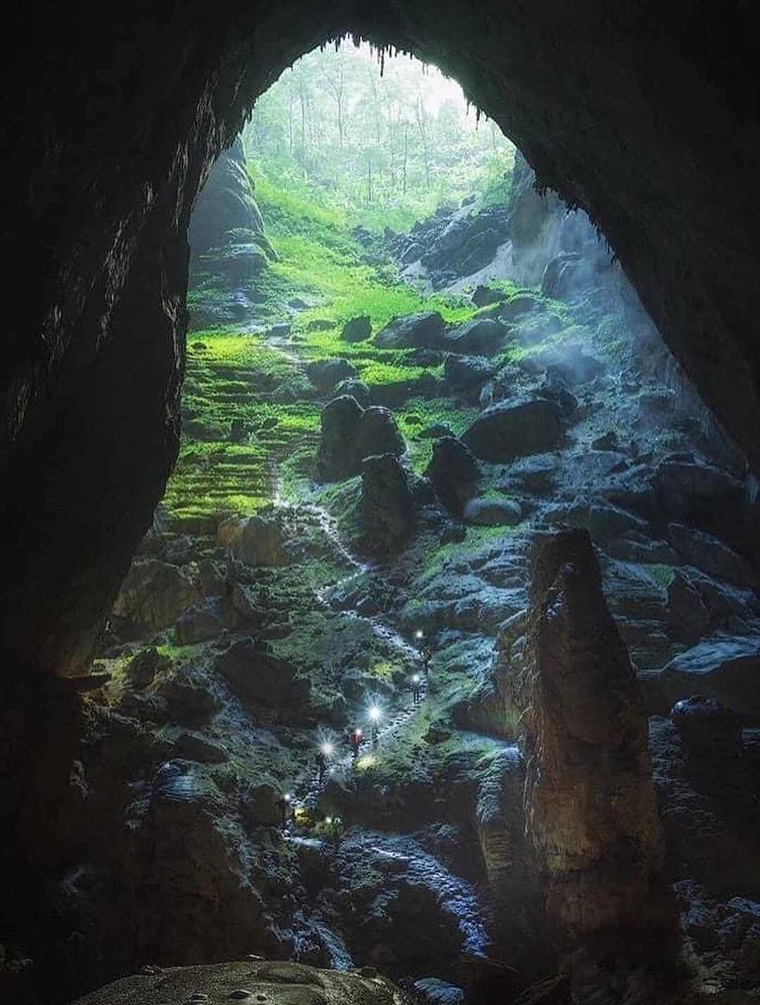 能容纳72亿人入场的全球最大洞穴韩松洞