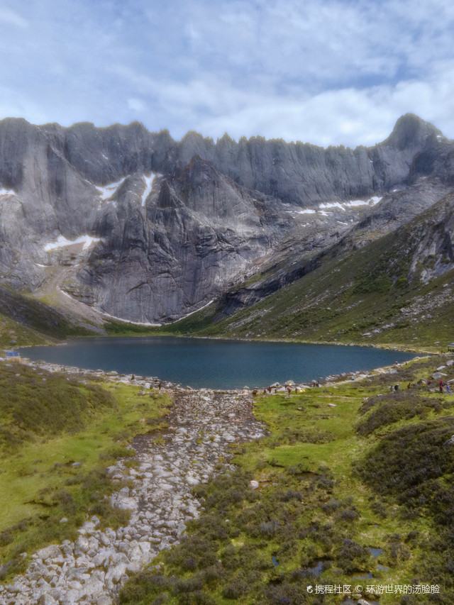 yeze),又名石头山(藏名:叶尔精扎拉),地处青藏高原东南部 ,位于四川省