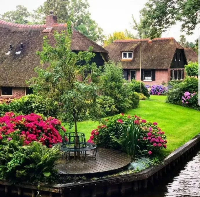 风景独特的海外村子，荷兰羊角村！