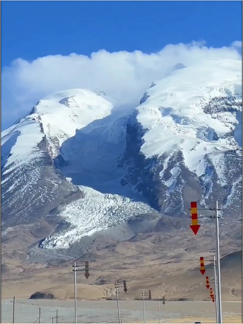 帕米尔高原慕士塔格峰