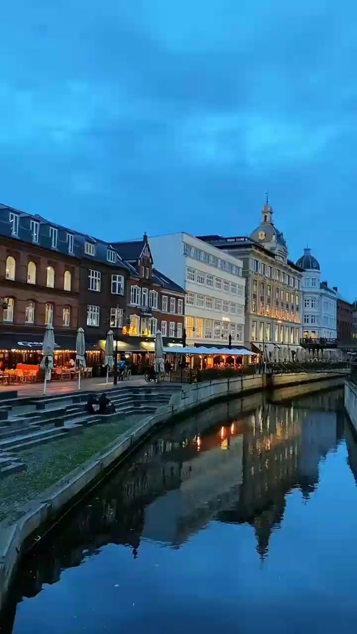 哥本哈根曾被联合国人居署选为“全球最宜居的城市”，并给予“最佳设计城市”的评价。哥本哈根也是全世界最