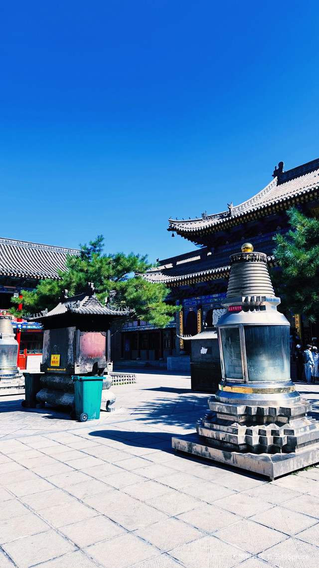古寺寻踪文殊道场五台山文殊寺游玩指南:寻迹古寺与诚心上香