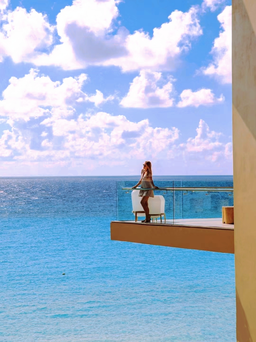 墨西哥岛度假酒店，悬挂在海上的游泳池
