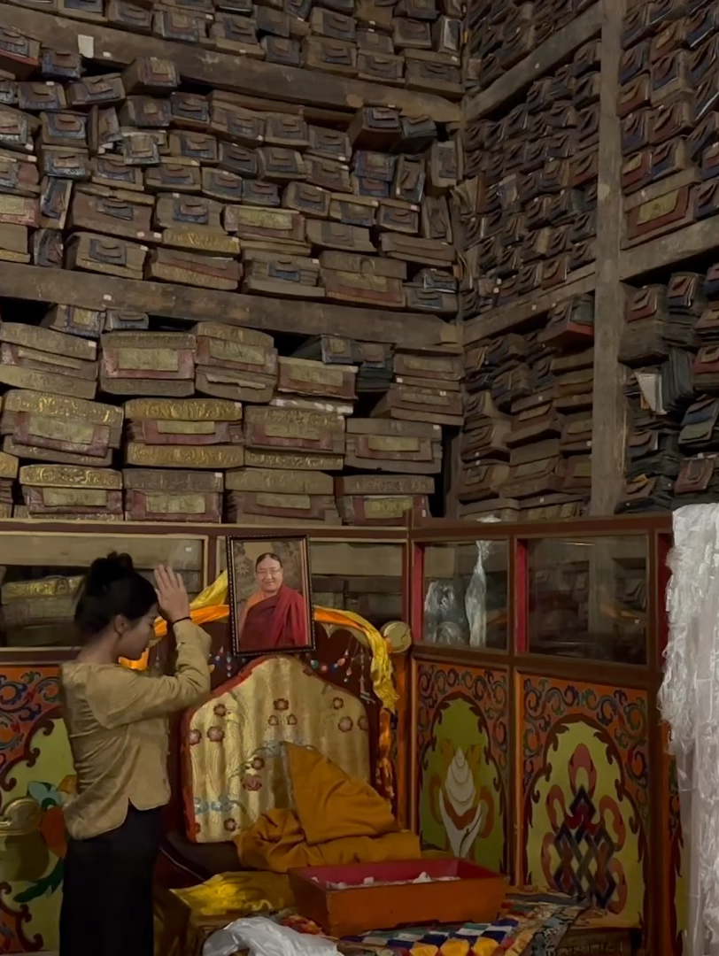 世界最大经书墙-创建于 1073年的萨迦寺,藏书84000余箱，目前人类能够读懂的仅 5%，传说萨迦