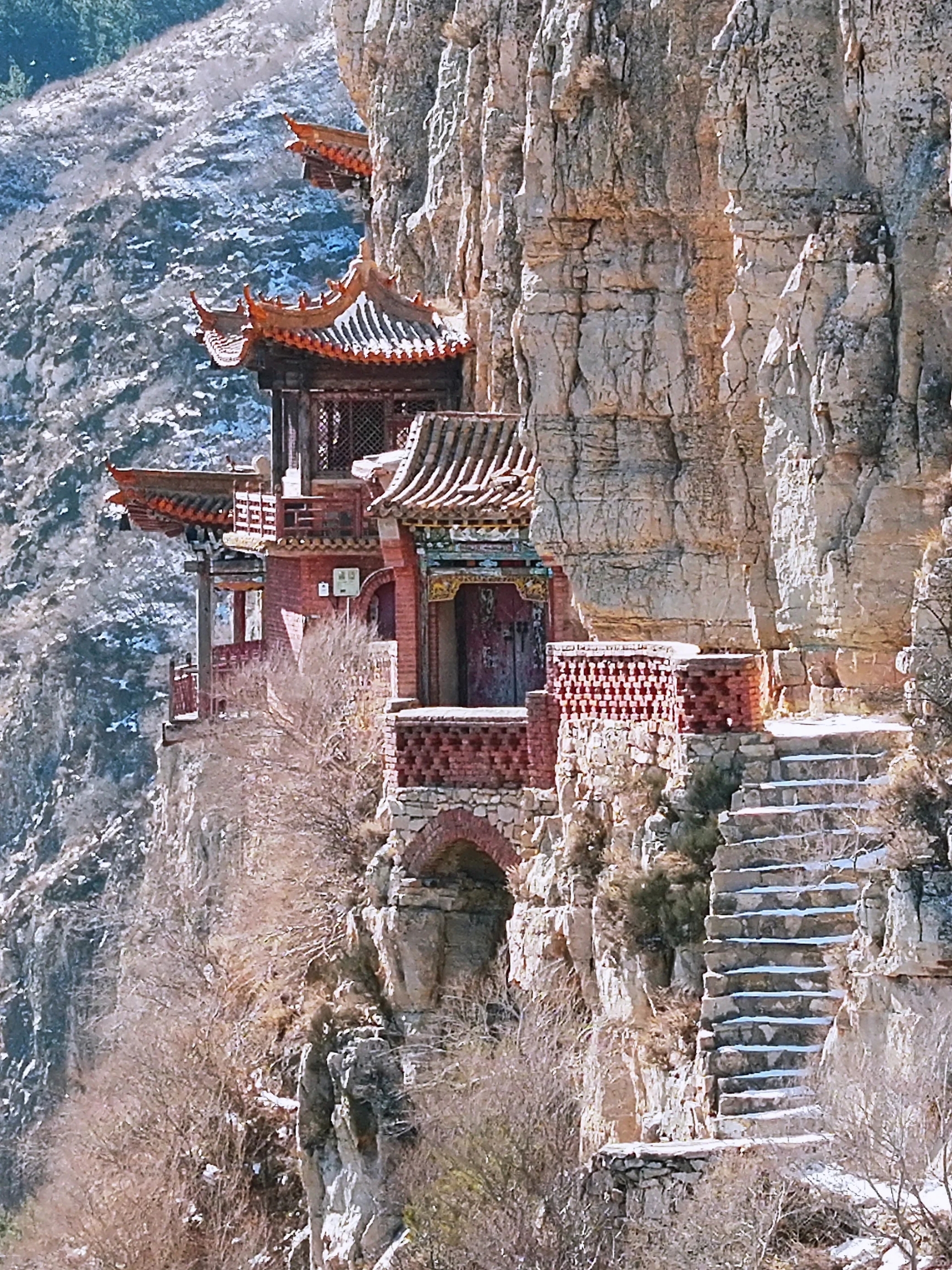 北京开车3-4小时，赏1500余年悬空古寺。
