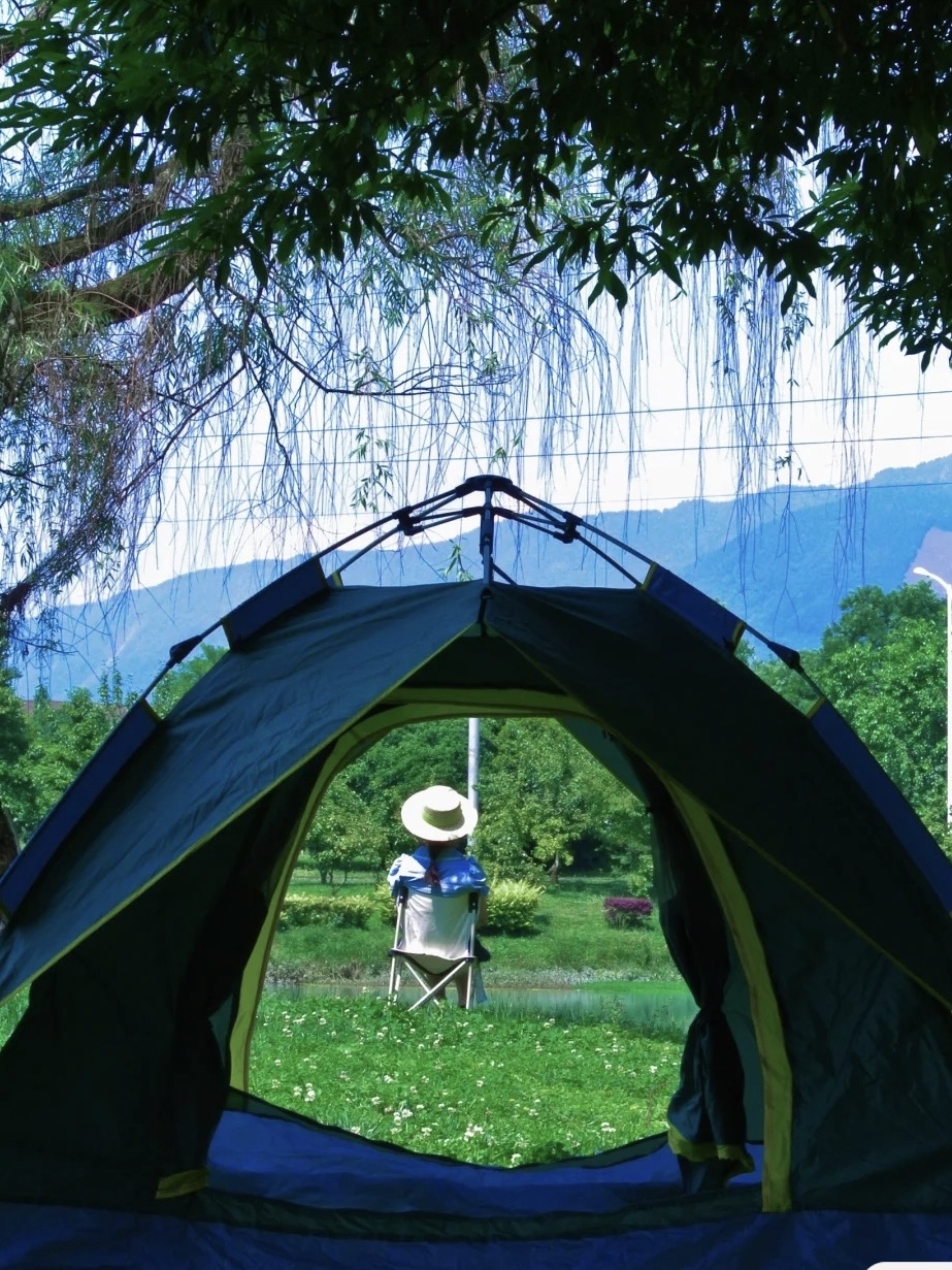 治愈的湖边露营🏕️逃离城市，去山里尽情撒欢