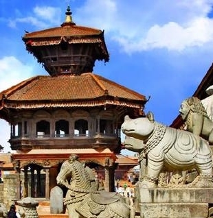 巴德岗杜巴广场位于加德满都东南的巴克塔普尔市中心，巴克塔普尔古时称为巴德岗 ，尼泊尔语中意为“稻米之