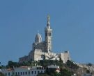 守护圣母圣殿也被称为“圣母加德大教堂”，是法国马赛的一座罗马天主教宗座圣殿，这座华丽的新拜占庭式教堂