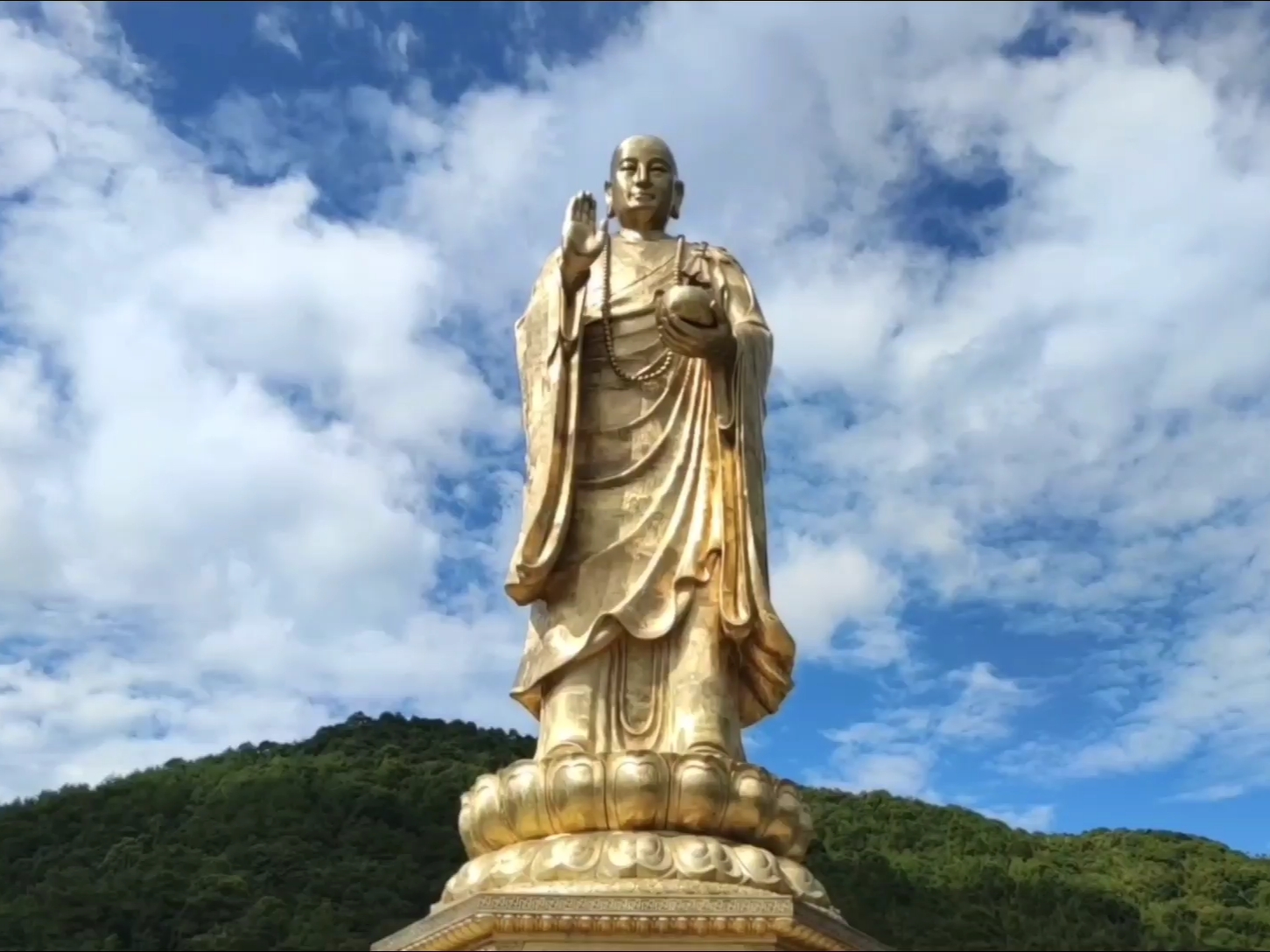 漫游漳州三平寺，广济祖师铜像高大慈祥，非常值得一游