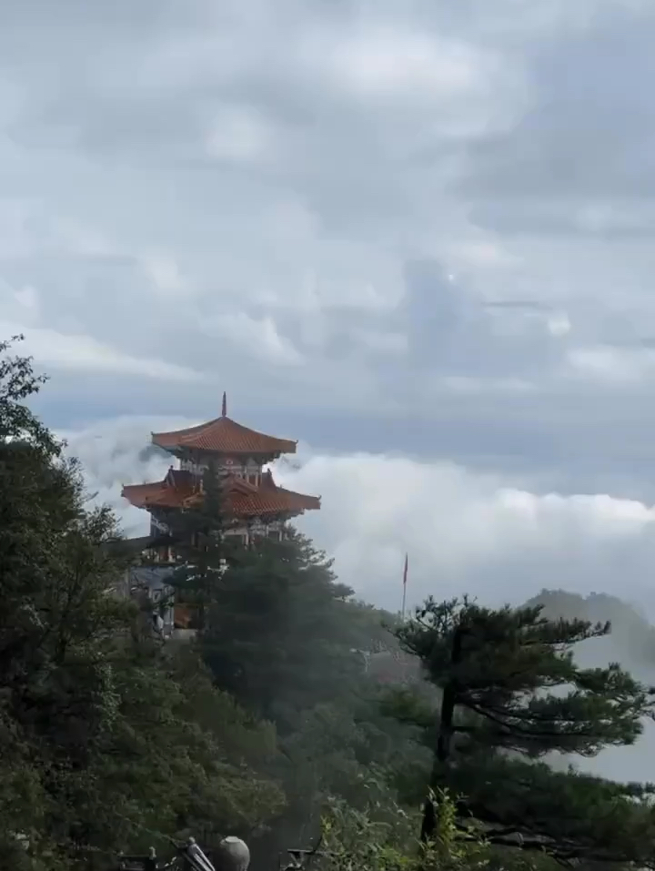 轻舟已过万重山