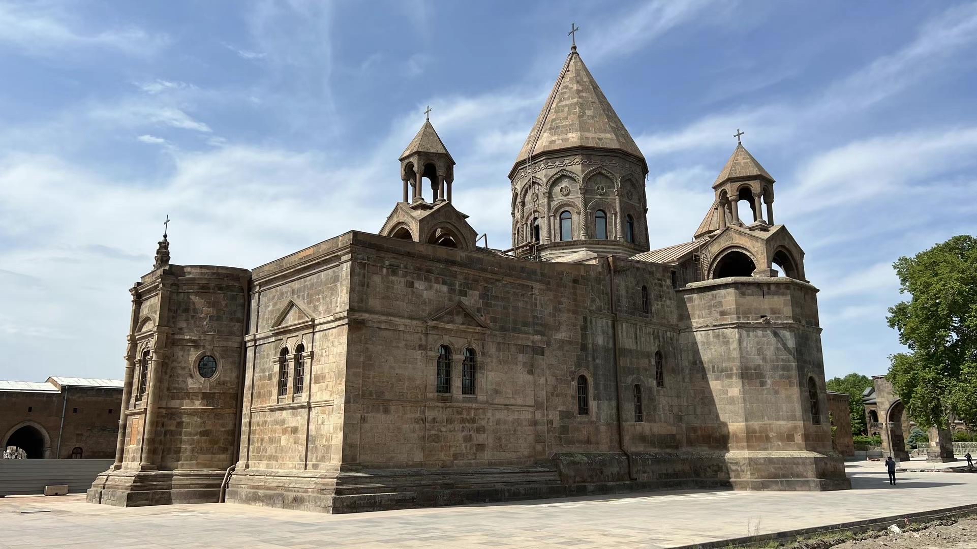 亚美尼亚的阿拉拉特神山和宗教历史。亚美尼亚是世界上最古老的基督教国家，最早（公元301年）把基督教列