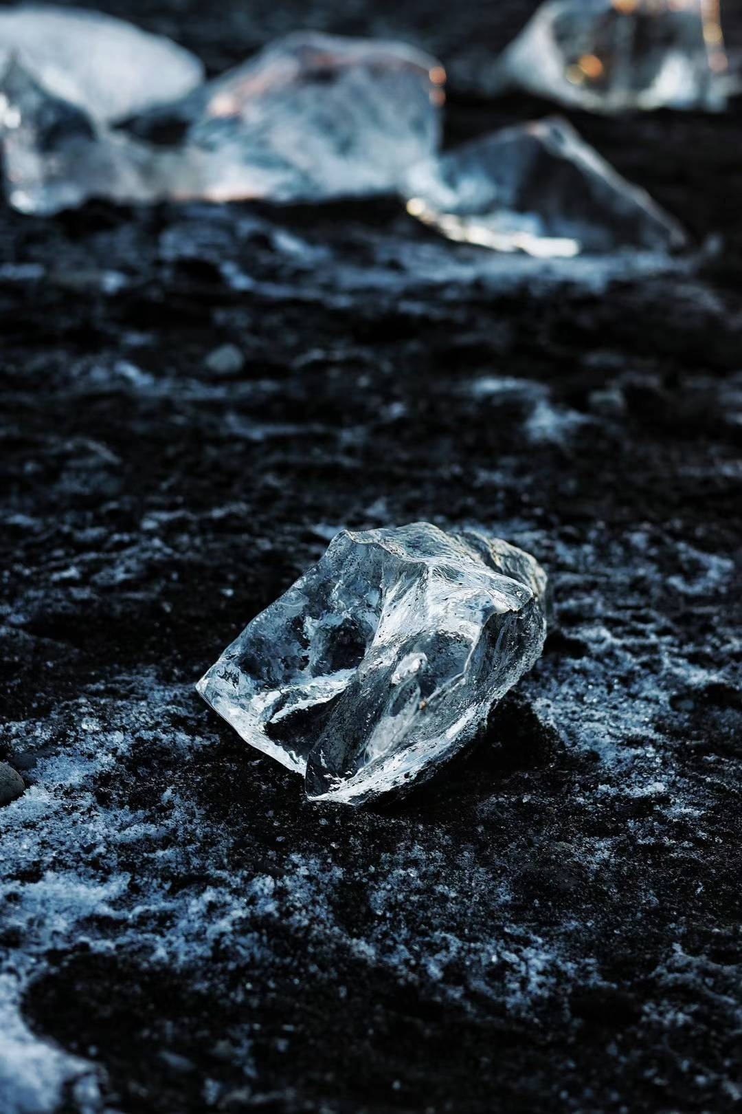 是冰晶是钻石闪耀的却是你的心。