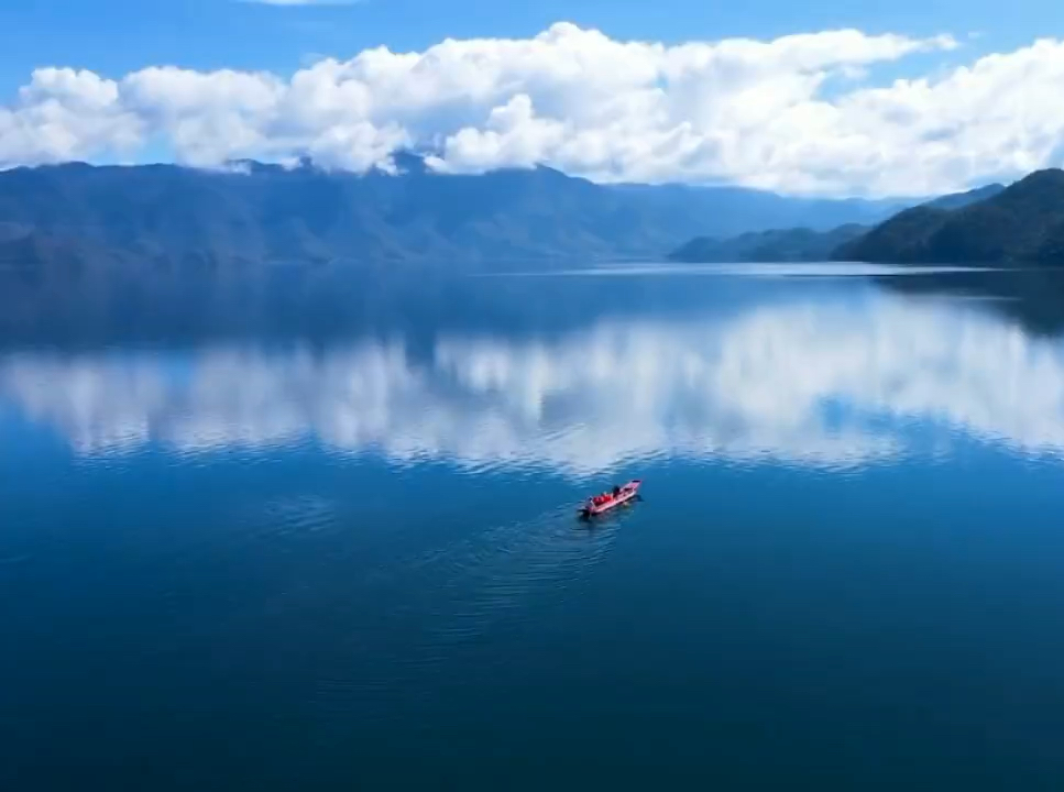 这片湖太美啦！！