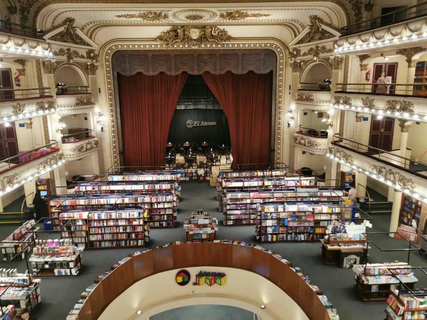 全球最美的书店一布宜诺斯艾利斯雅典人书店，被《国家地理》评为世界最美书店，是由大剧院改建而成，真是艺