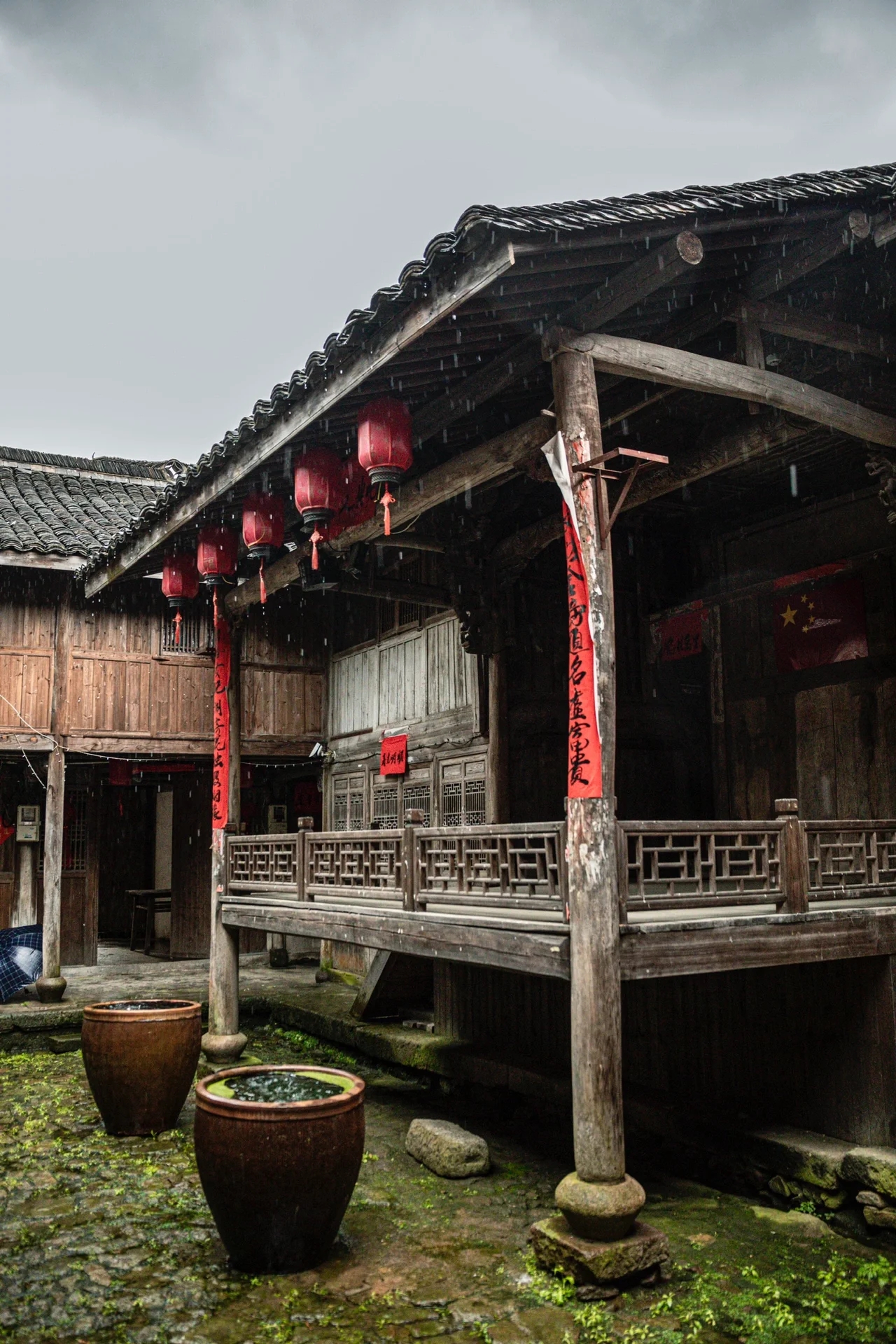浦江景点介绍 江南第一家 又称郑义门，郑氏家族曾居住于此，历经三朝，360年。以丰富的古代家族文化和