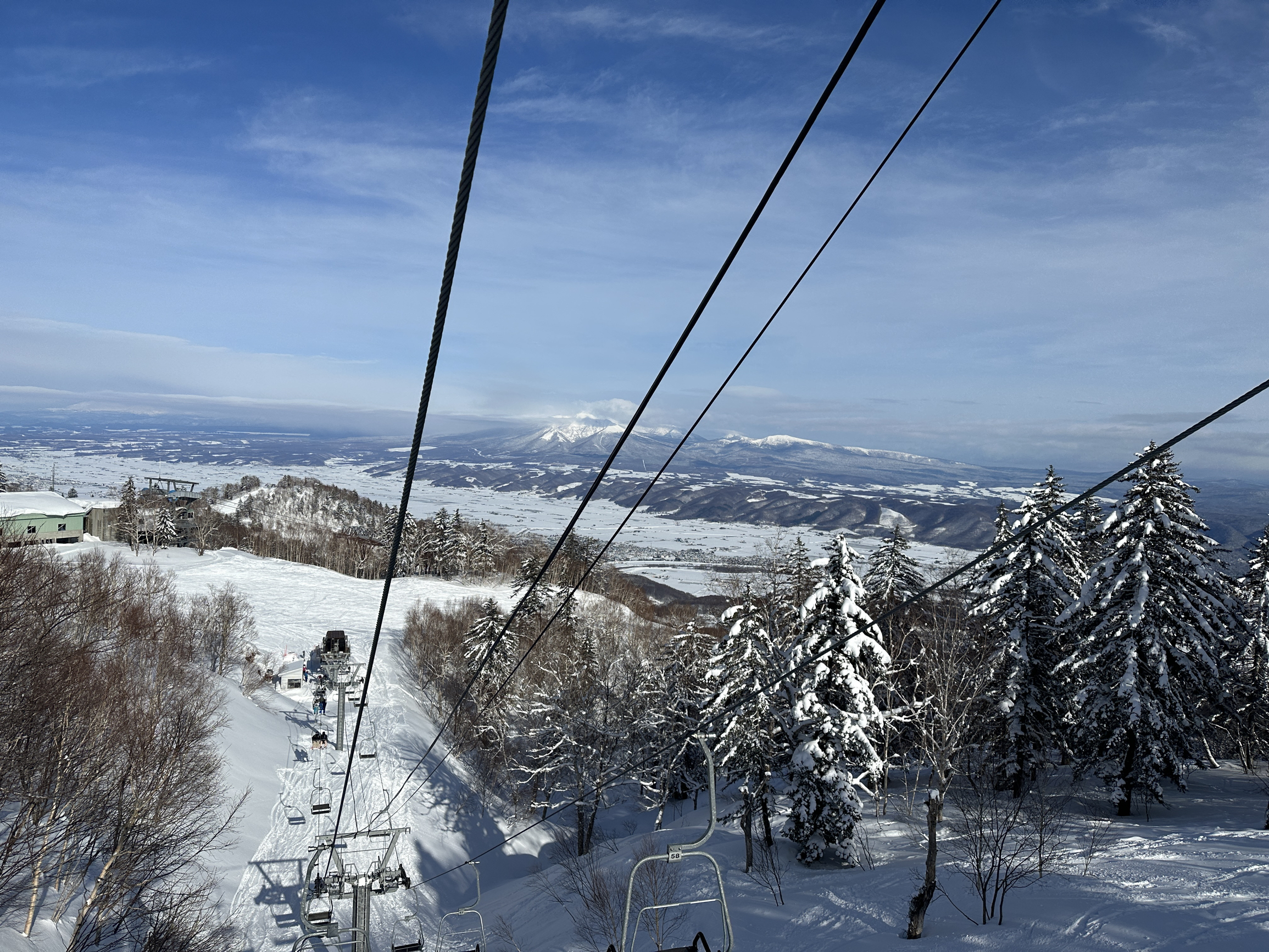日本小众滑雪场富良野滑雪场人少道宽雪粉