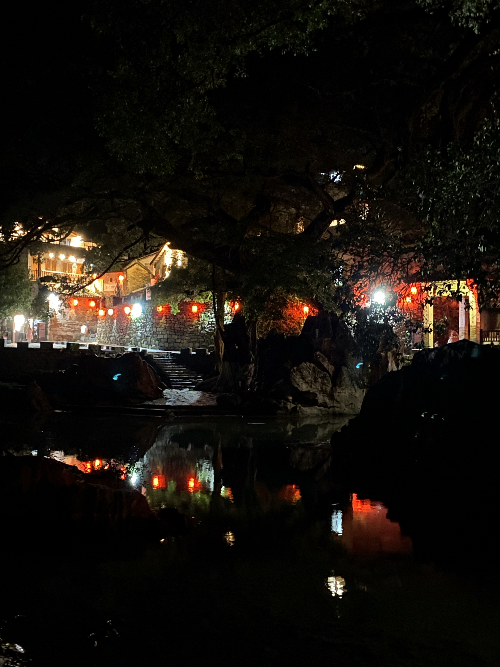 广西贺州群山⛰️围绕的一座古镇——夜里的黄姚更有韵味