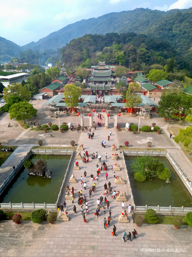 这里位于是福建漳州的千年古刹,著名的闽南佛国三平寺