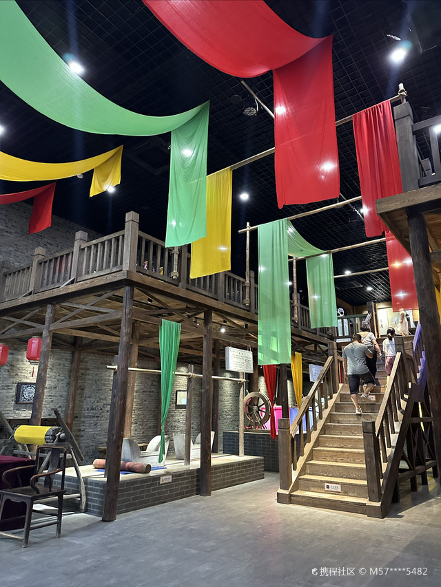 我怀着好奇的心情走进了周村古商城的大染坊