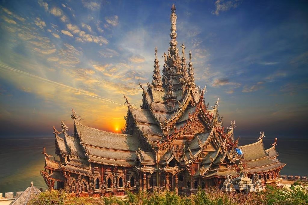 观赏泰国手工艺术杰作 纯木雕建築