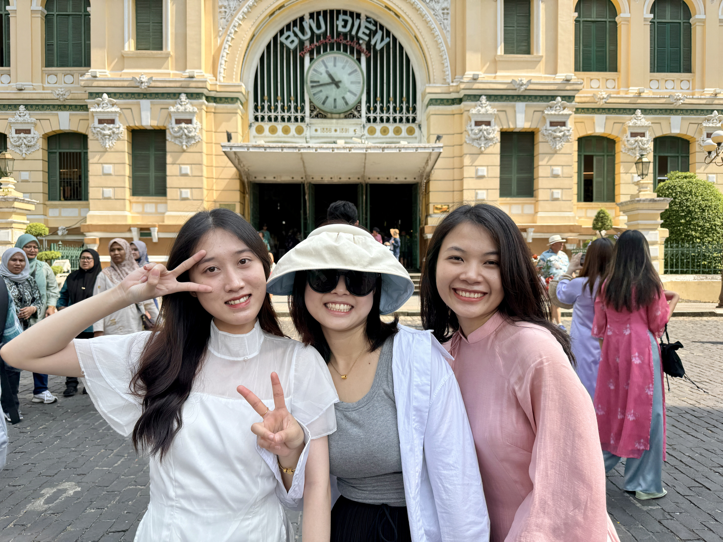 胡志明半日city walk 🚶瞬间米上越南国服奥黛👗