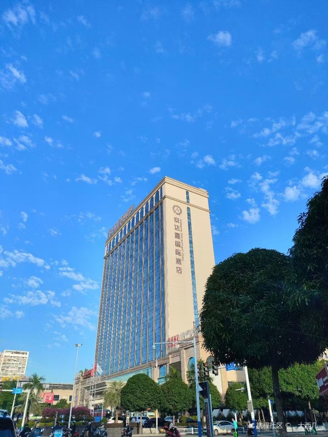 美好的时光可以分为两半一半给旅途中的自己_安达曼国际酒店百色打卡
