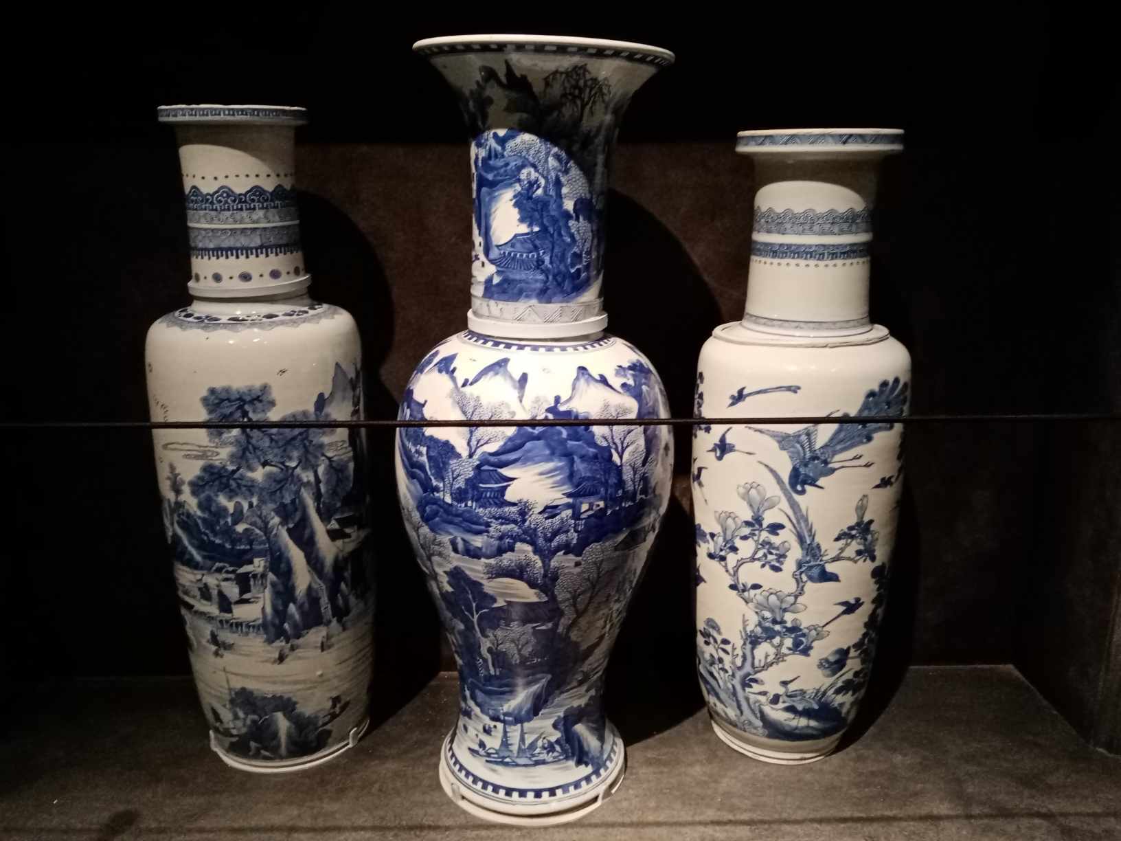 美国巴尔的摩艺术博物馆内展有许多来自亚洲特别是中国的展品，中国陶瓷、绘画、雕塑、金银玉器摆件（挂件）