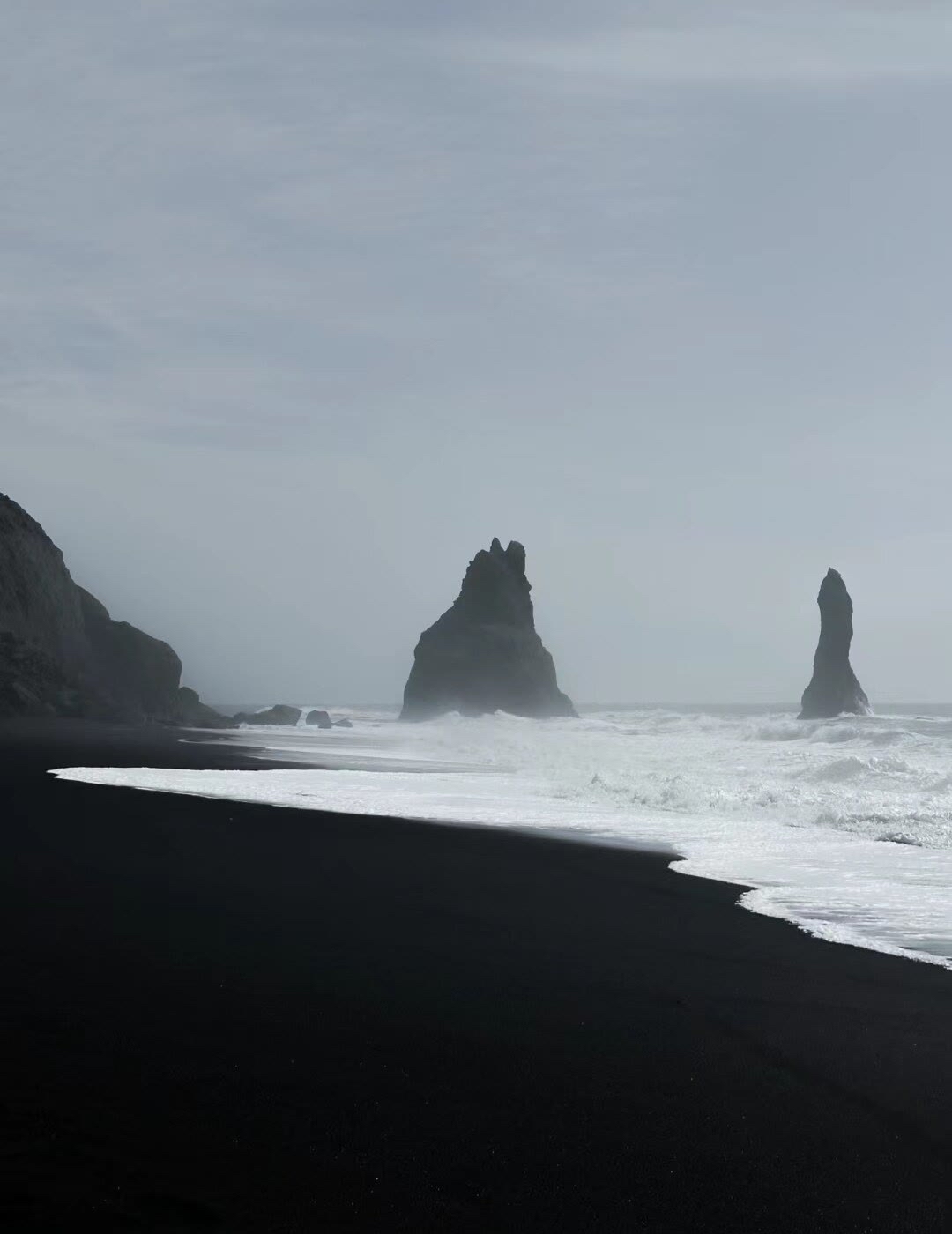 仿佛来到了世界的尽头，感受黑与白的世界～冰岛黑沙滩