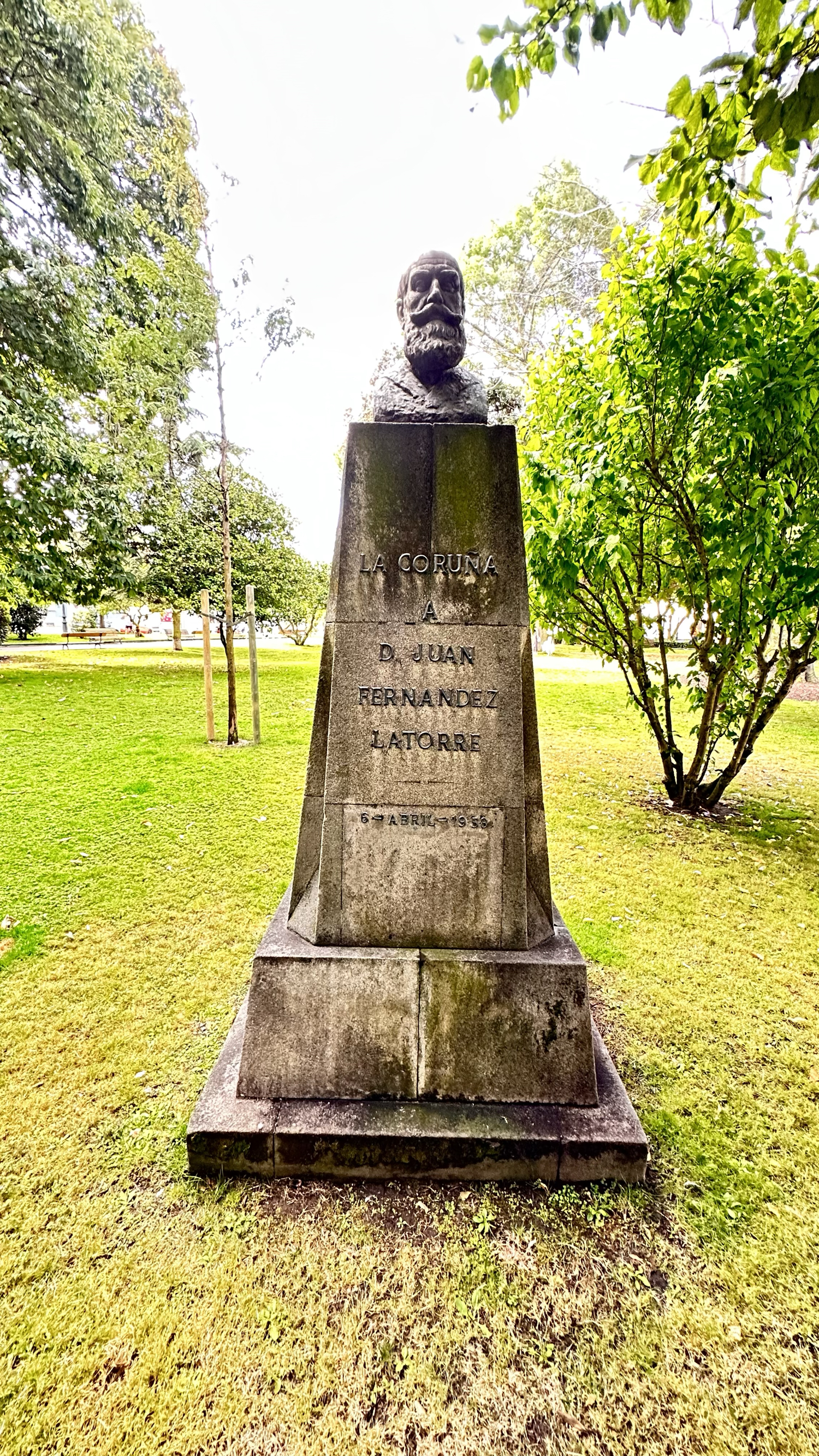 费尔南多·拉托雷雕像Estatua de D. Juan F