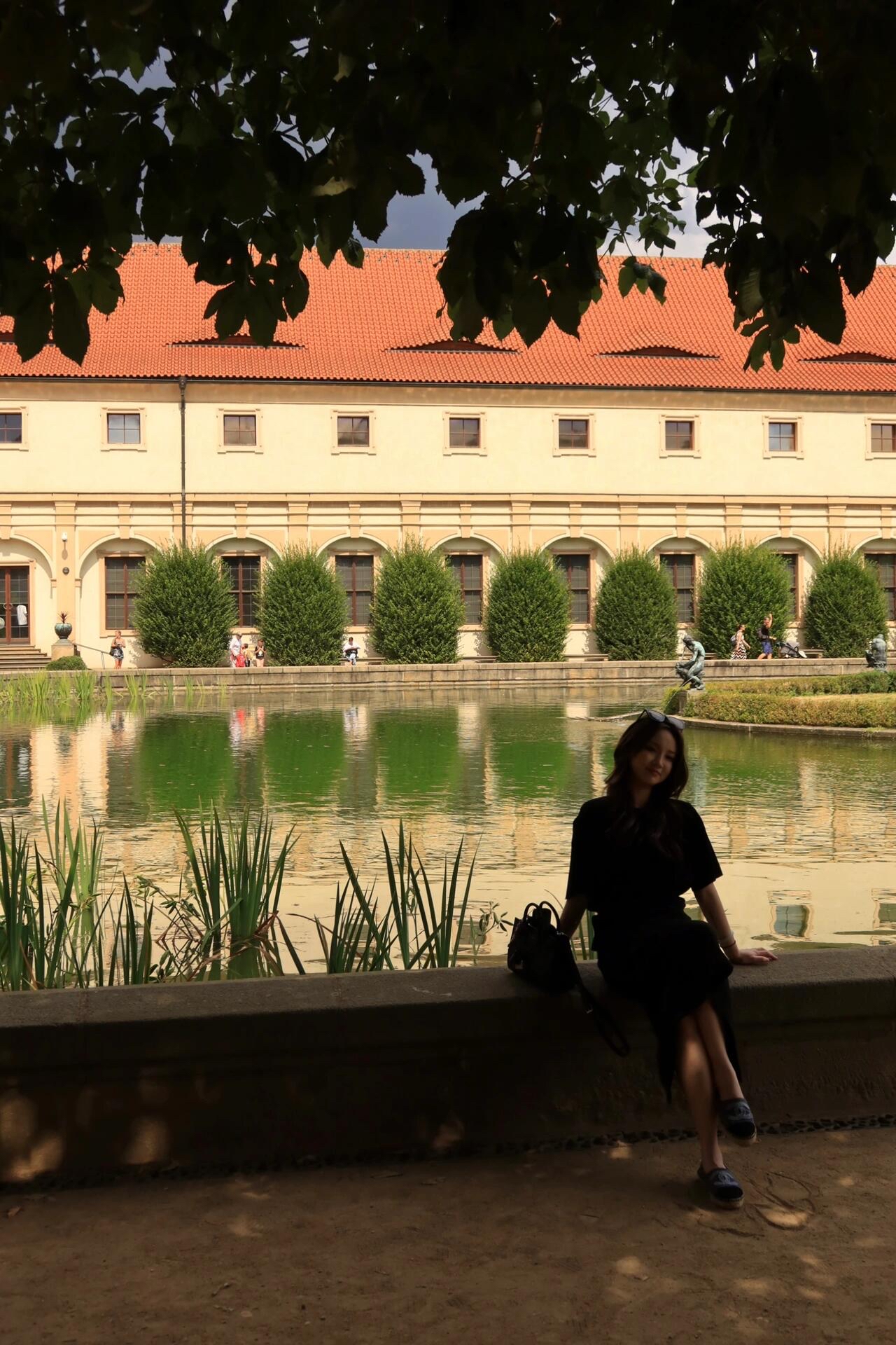 🌟布拉格旅行新宠！皇家花园，绝美如画，一步一景！