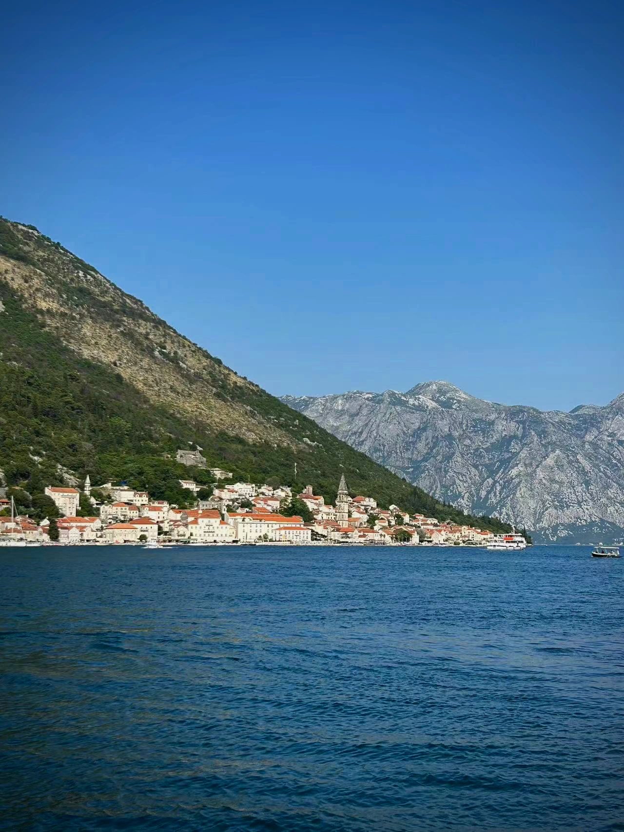 可以说来巴尔干半岛最主要的一个行程就是想去黑山的科托尔看看！