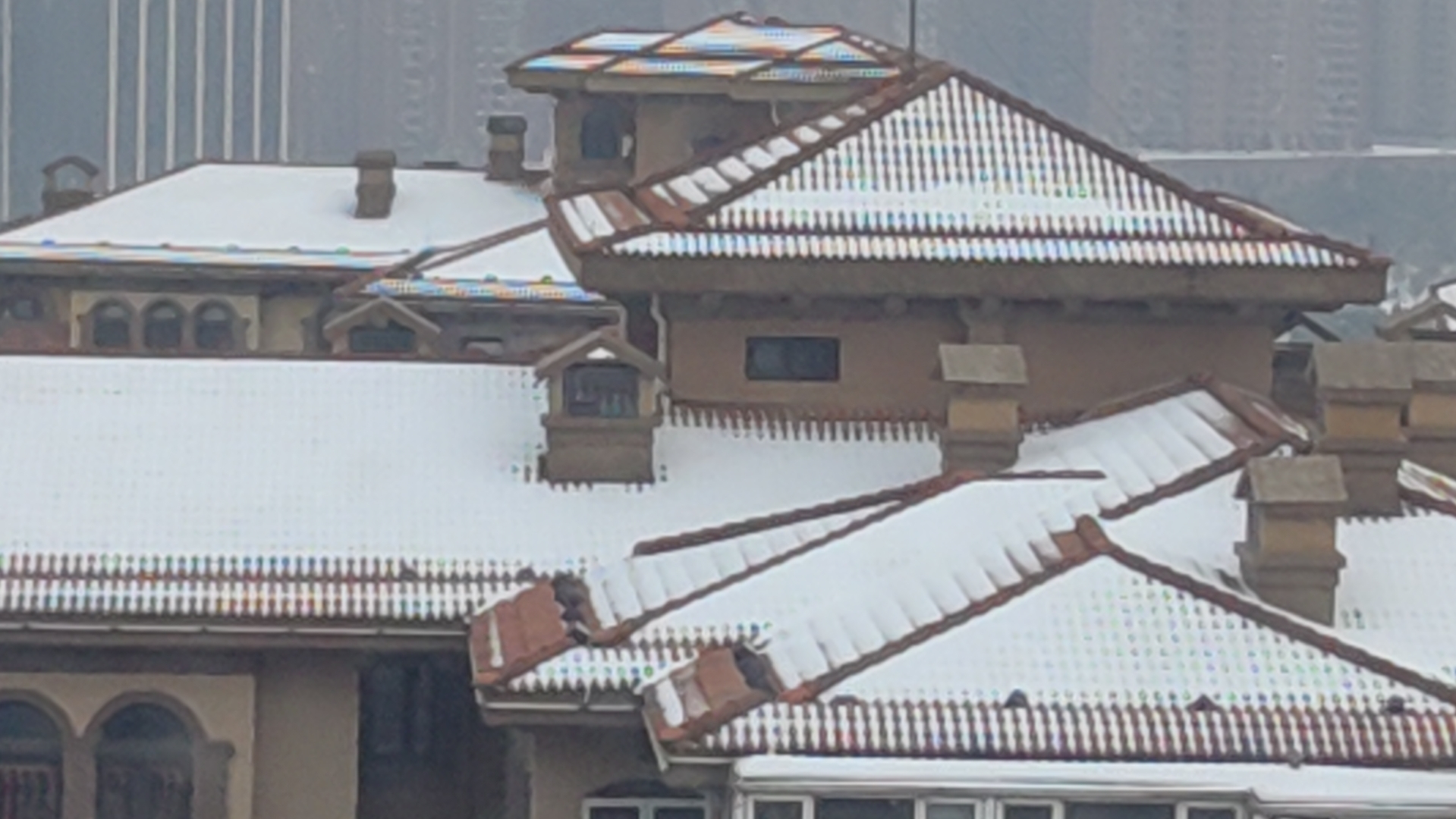 白色屋顶，雪乡的感觉，美美的。。。