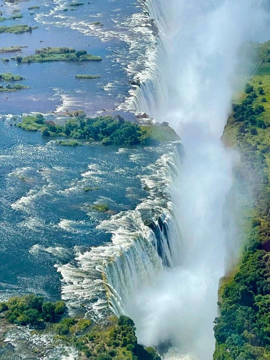 🌊探索神秘非洲！带你领略津巴布韦维多利亚瀑布的壮丽景色！