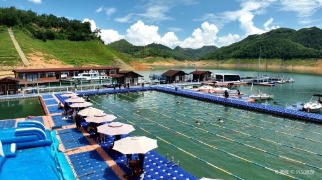 万峰湖润龙湾水上世界