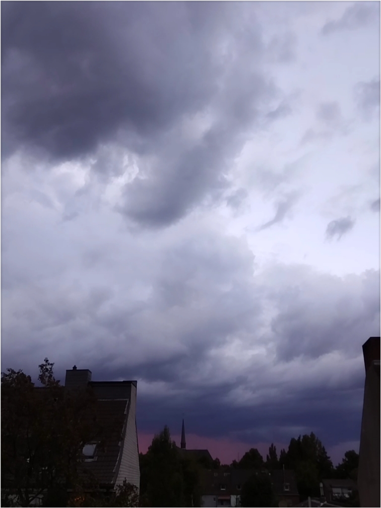 暴风雨前的杜塞天空