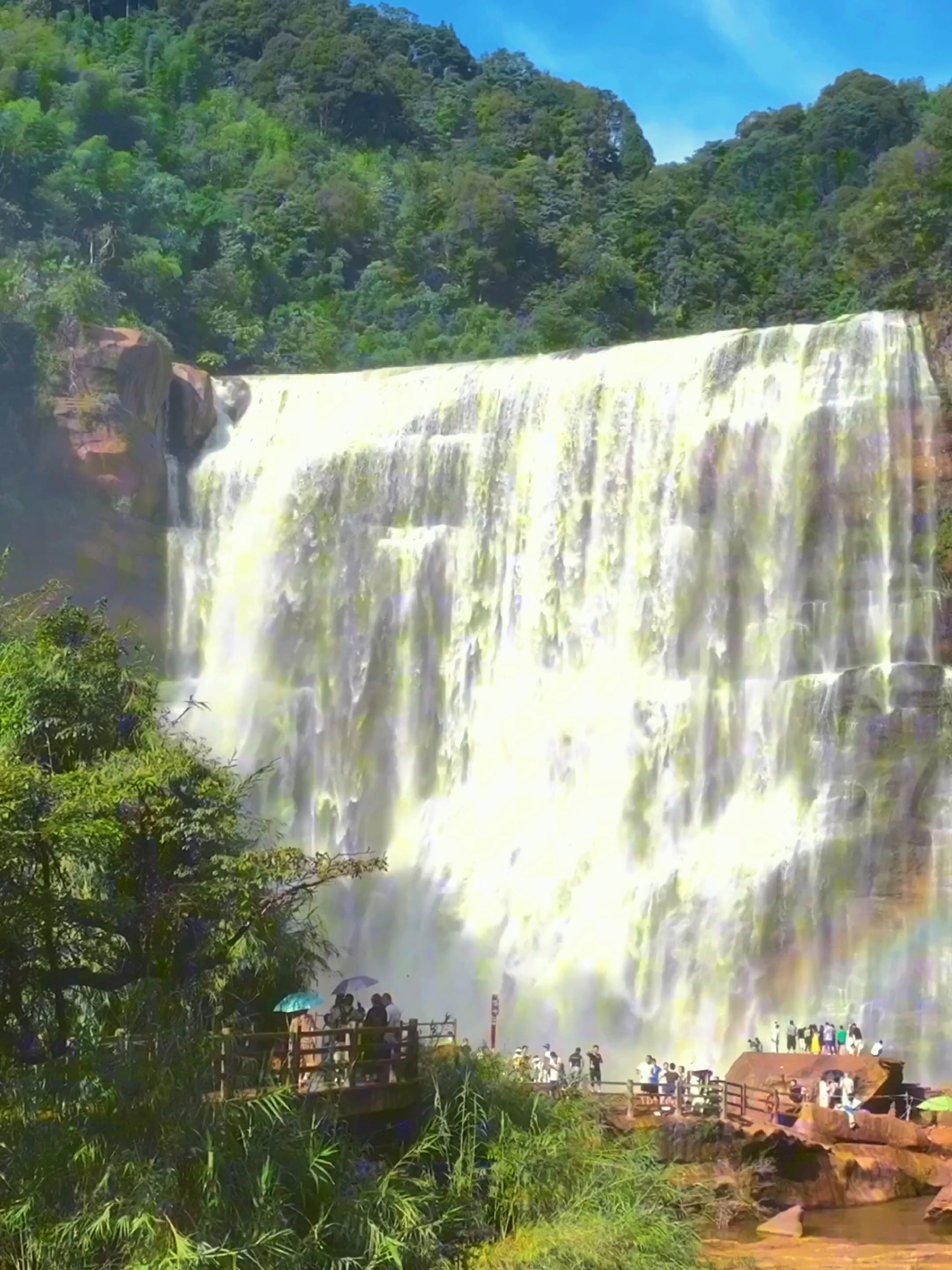 五一小长假还不知道去哪儿？那就来贵州看一次瀑布吧，位于贵州赤水的丹霞大瀑布，是我国丹霞地貌最大的瀑布