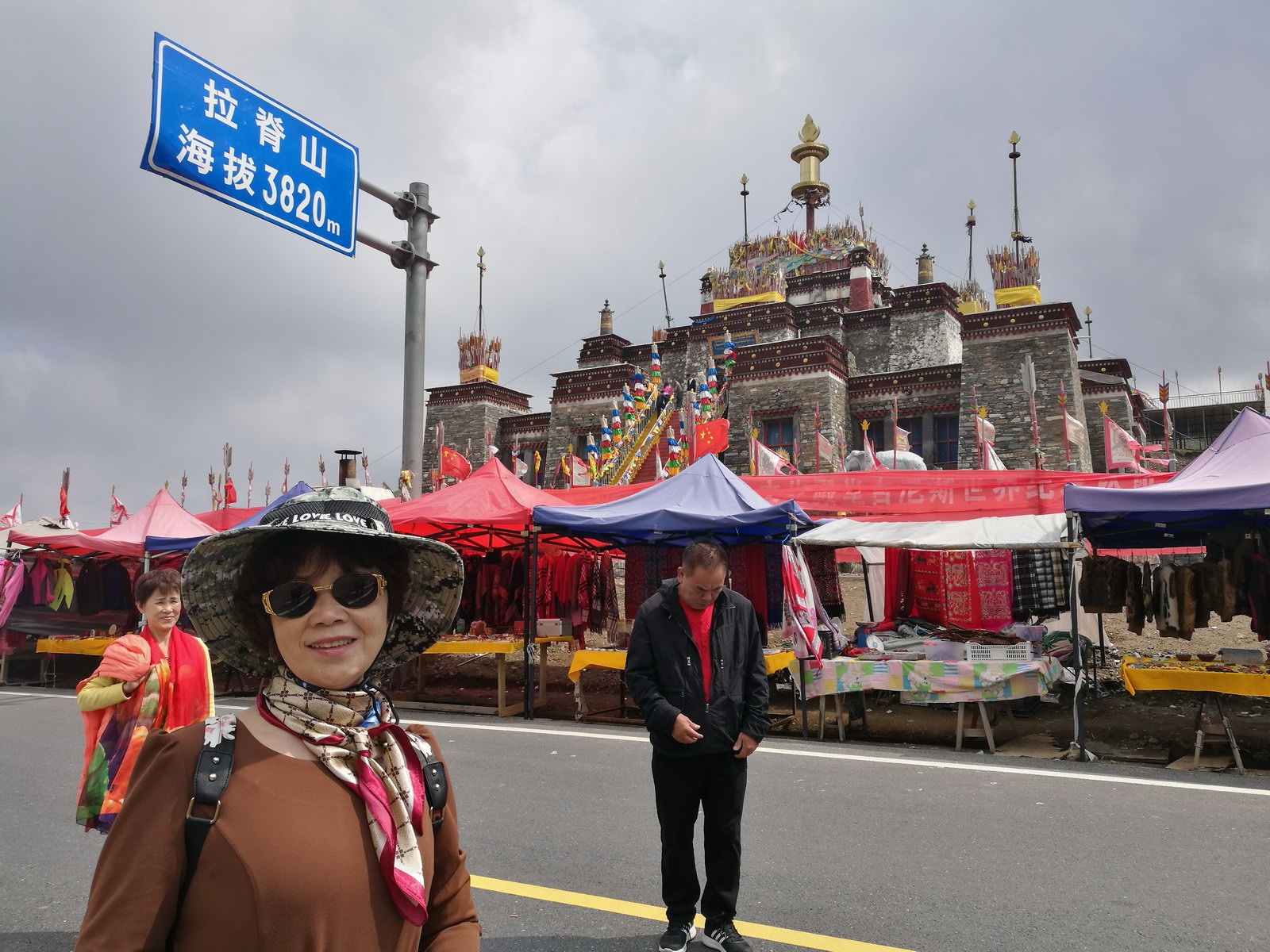 西北旅游-宗喀拉则景区5 据拉则的管理者、著名唐卡艺术家东智才旦介绍：“宗喀拉则是一个没有民族之分、