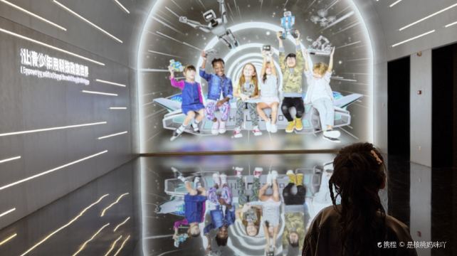 鲸鱼AI机器人科技体验馆