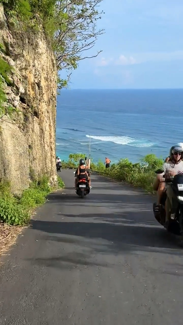 🌊一起来巴厘岛最美的沿海公路骑小摩托吧🏍️