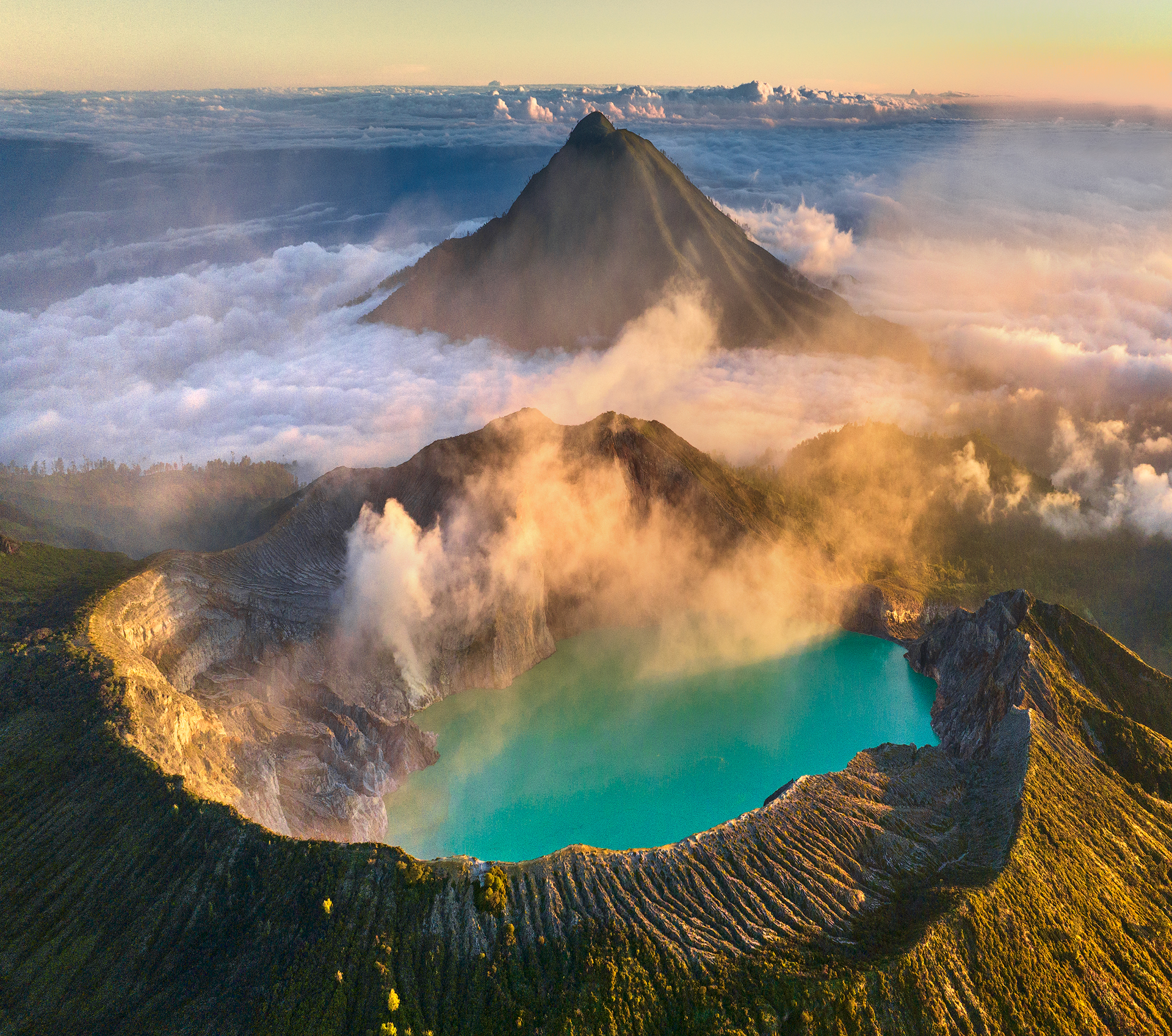 印尼爪哇岛的伊珍火山